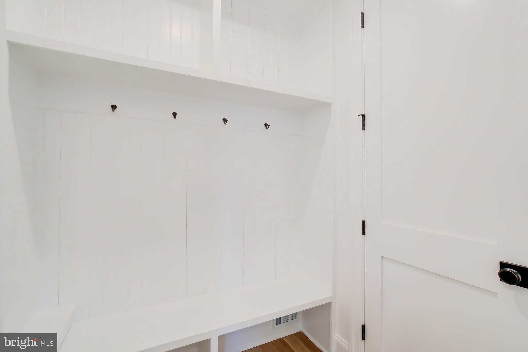 4422 Walsh St photo 84