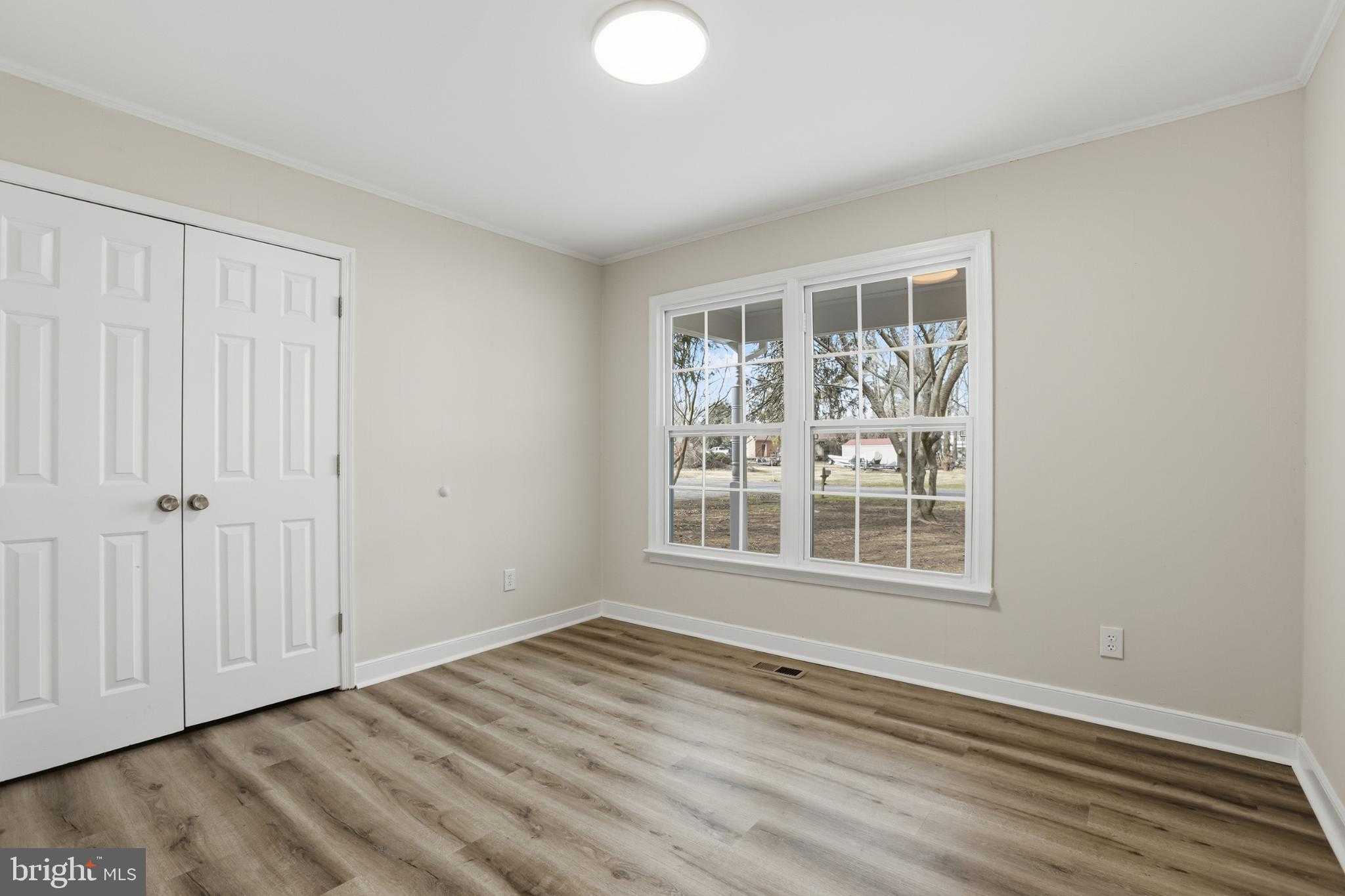 192 E Banbury Rd photo 33