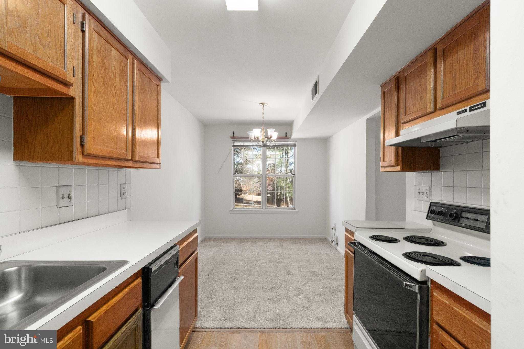 2407 Normandy Square Pl photo 10