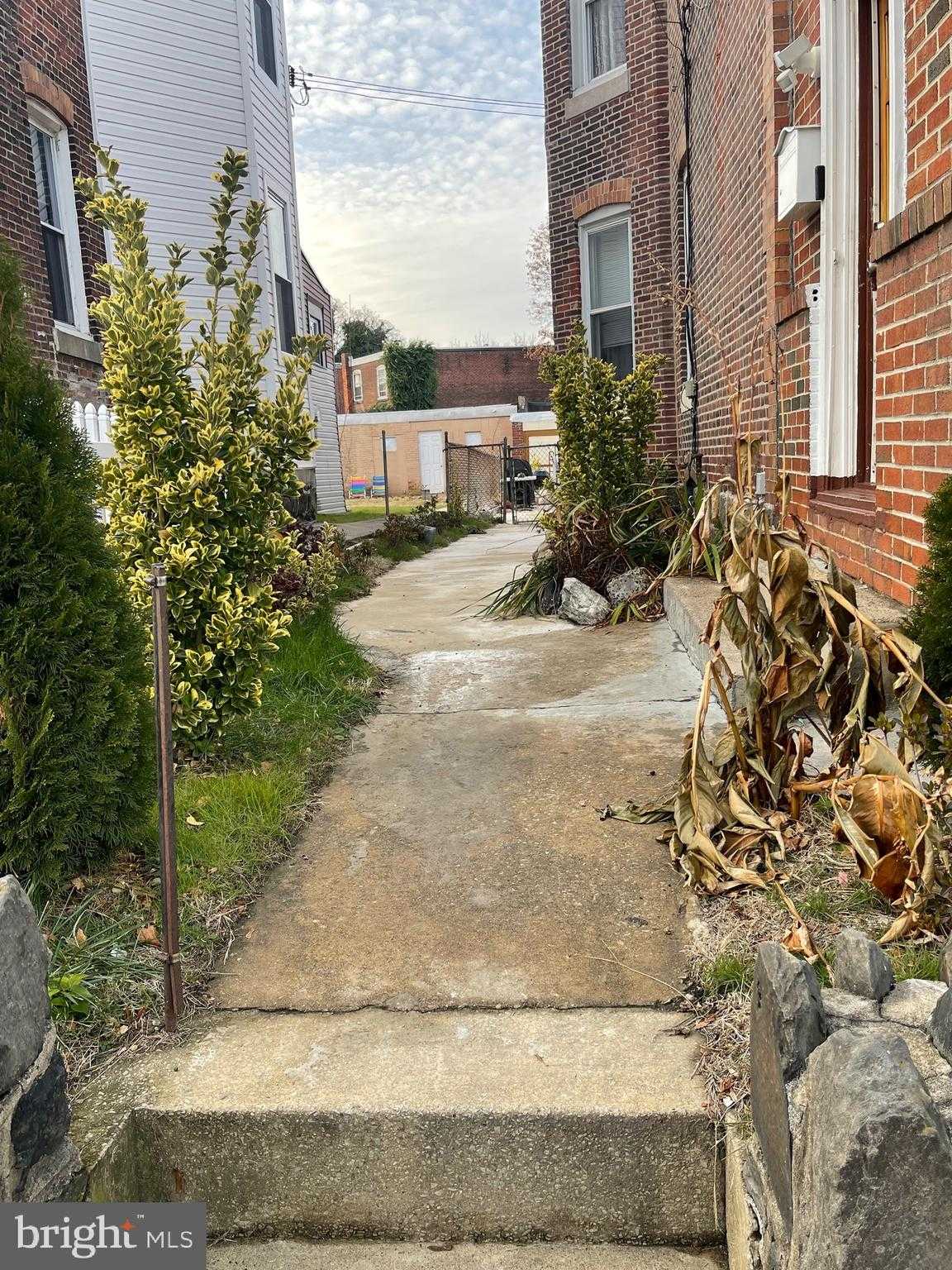 106 Chester Pike photo 2