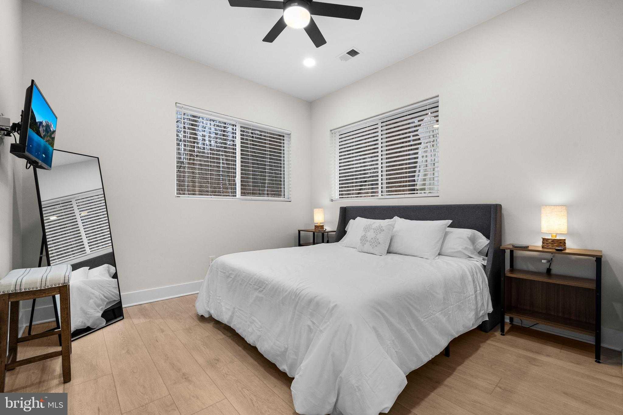 13543 Hanging Rock Ln photo 21