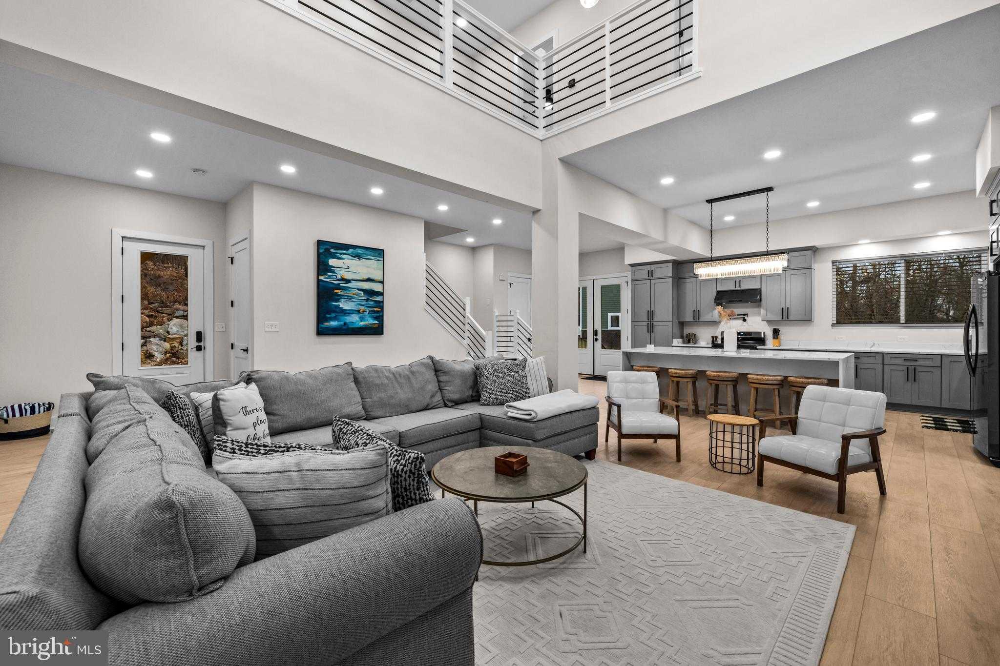 13543 Hanging Rock Ln photo 7