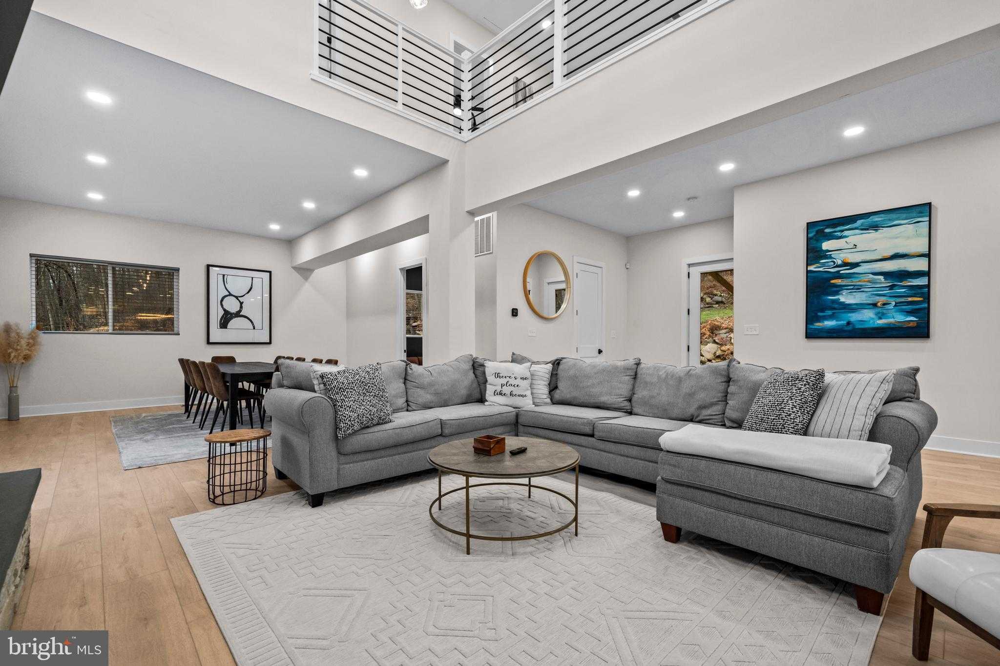 13543 Hanging Rock Ln photo 8