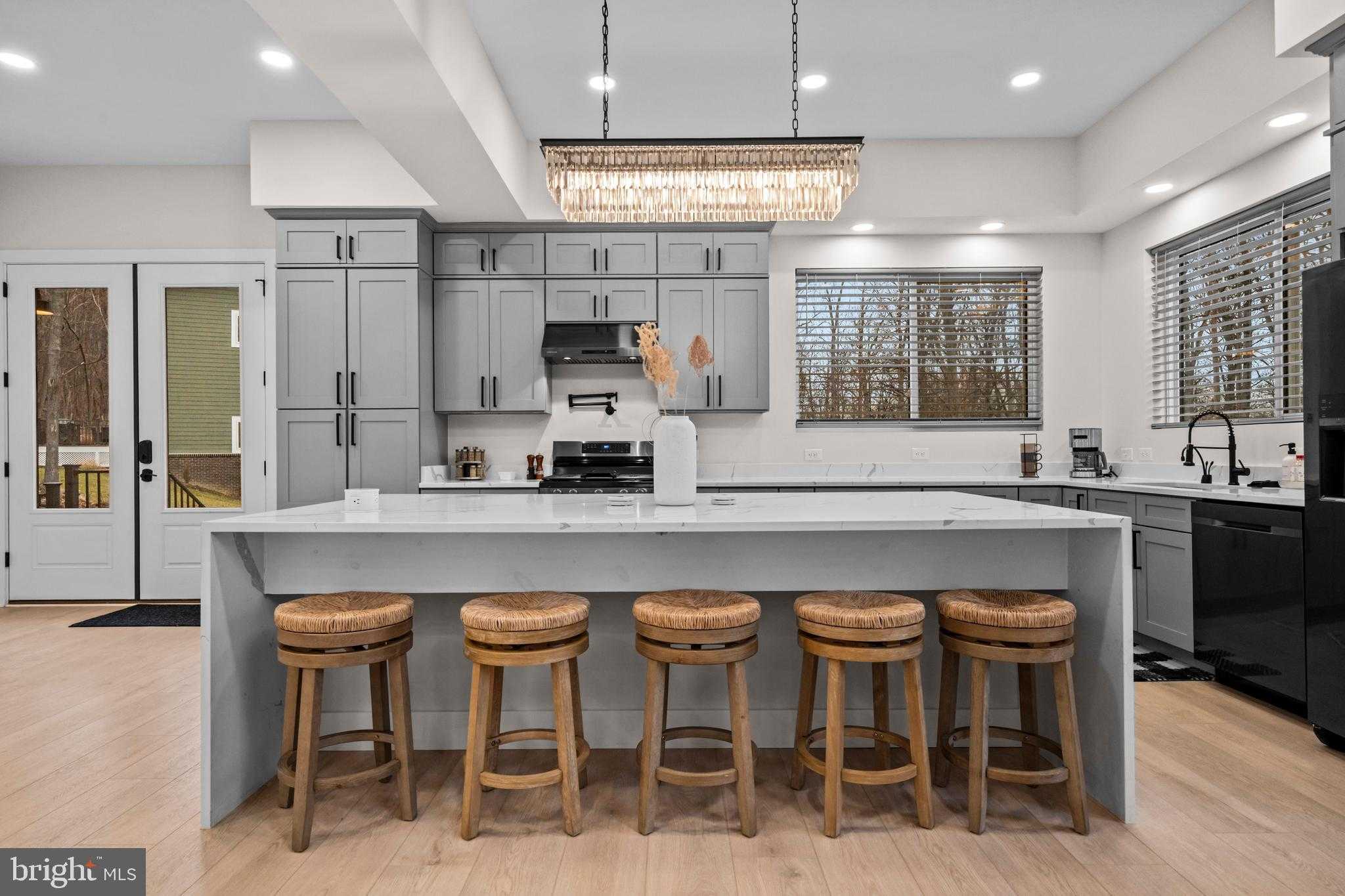 13543 Hanging Rock Ln photo 9