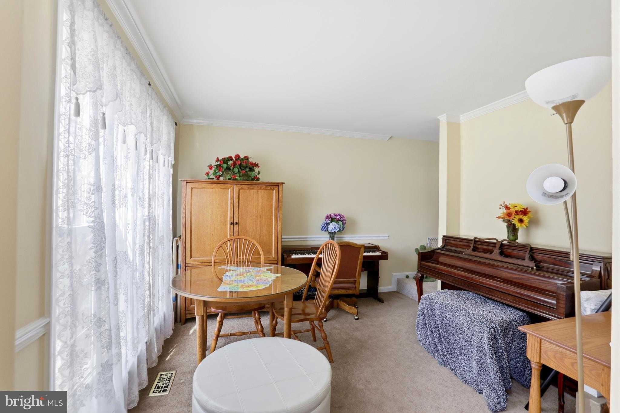 145 Maplewood CT photo 5