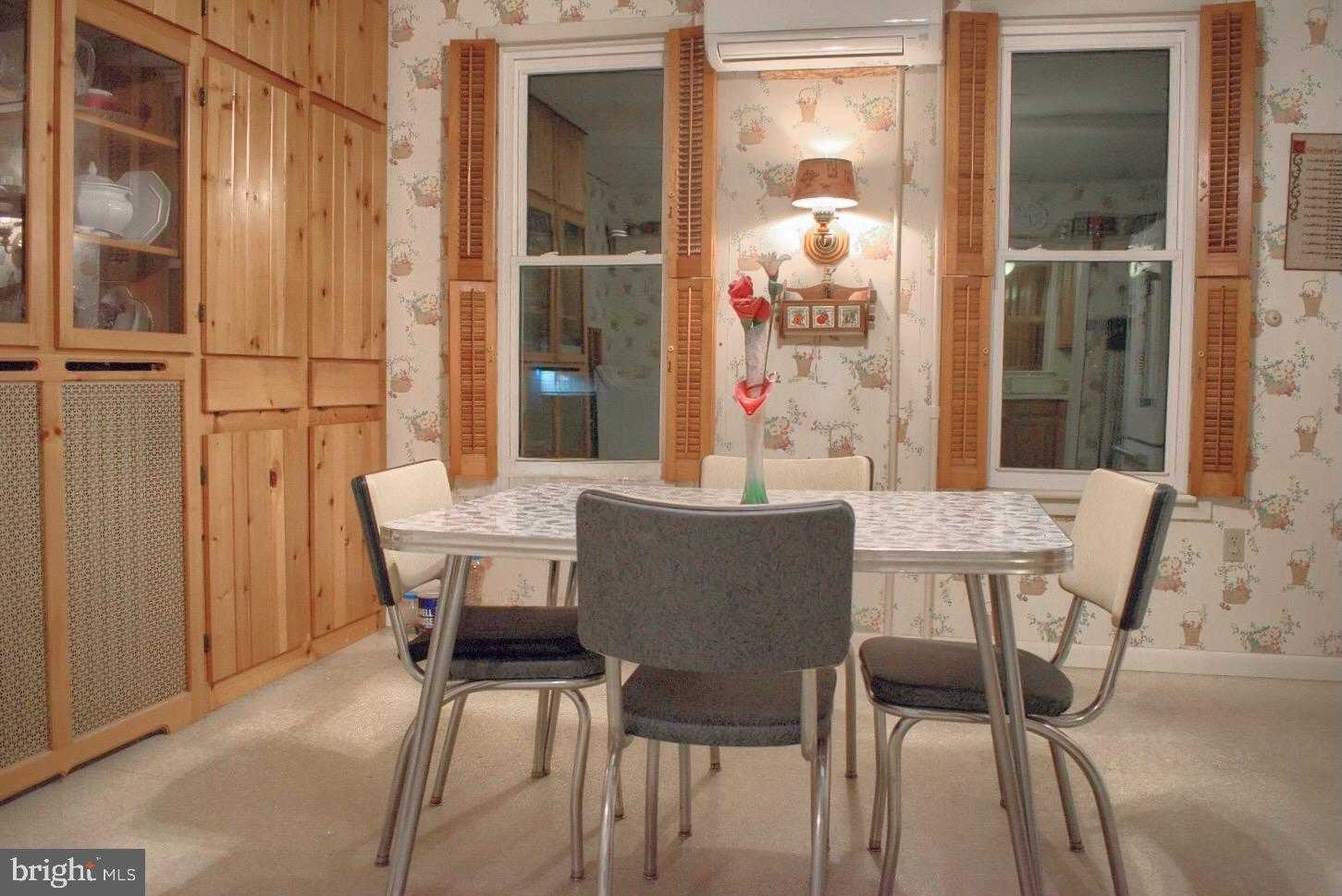 507 Liberty St photo 9