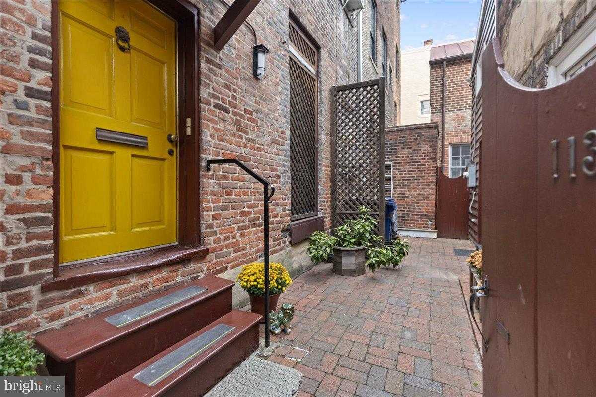 113 N Fairfax St photo 3