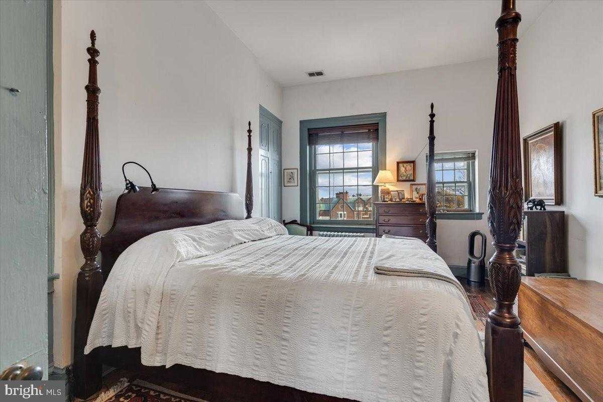 113 N Fairfax St photo 32