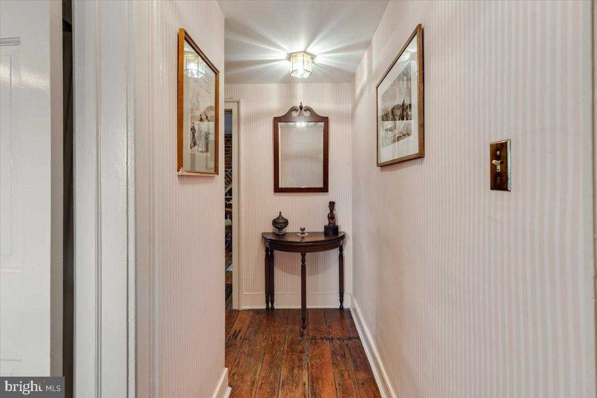 113 N Fairfax St photo 39