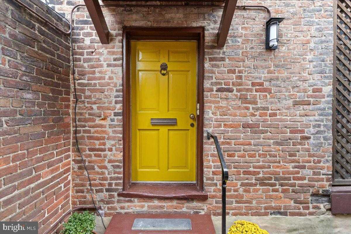 113 N Fairfax St photo 4