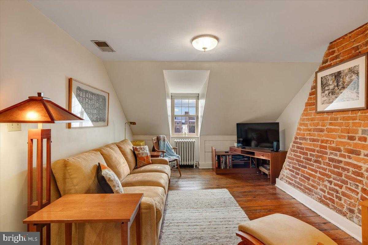 113 N Fairfax St photo 43