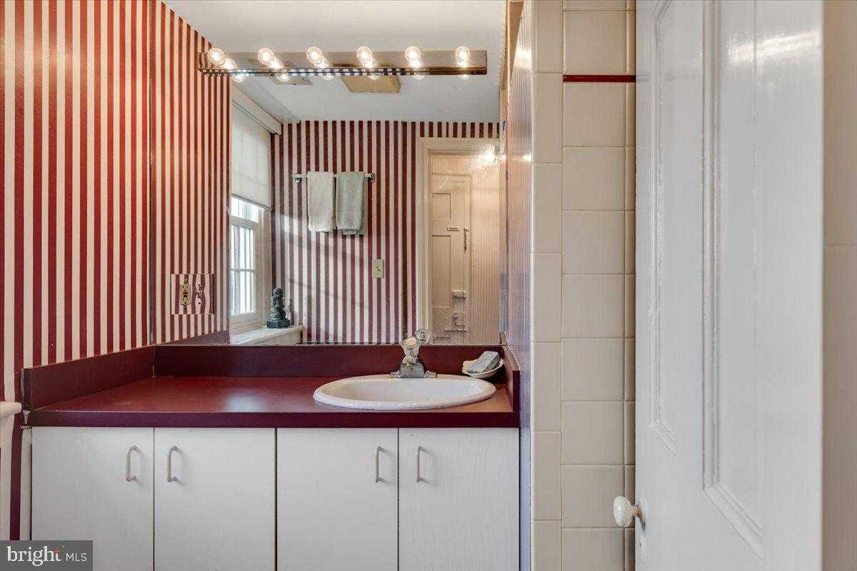 113 N Fairfax St photo 51