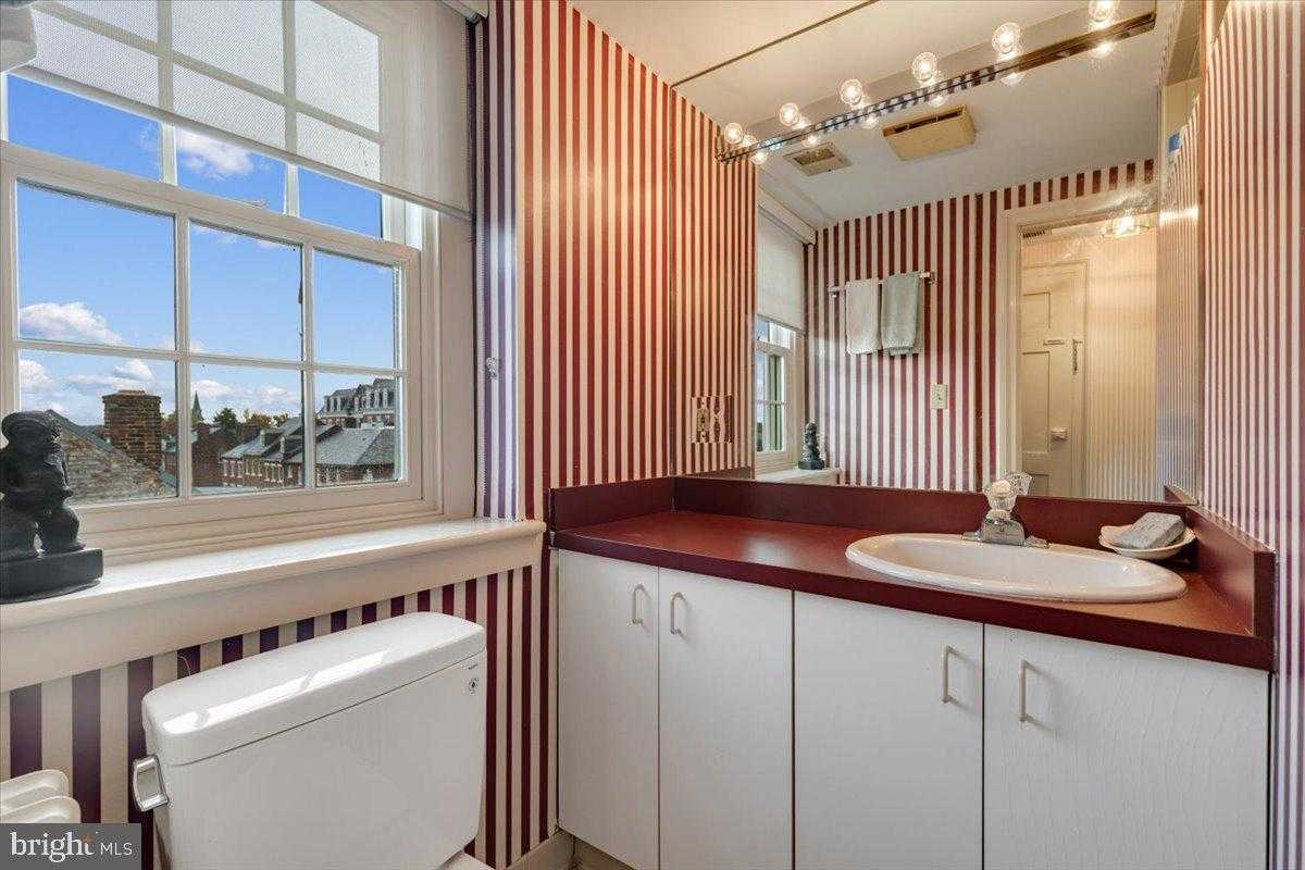 113 N Fairfax St photo 52