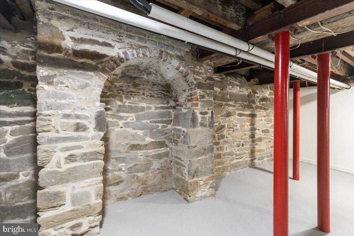 113 N Fairfax St photo 56