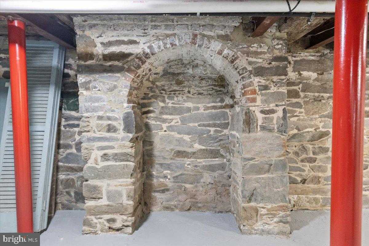 113 N Fairfax St photo 57