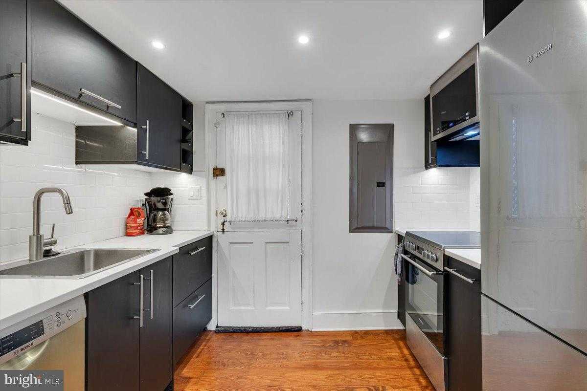 113 N Fairfax St photo 68