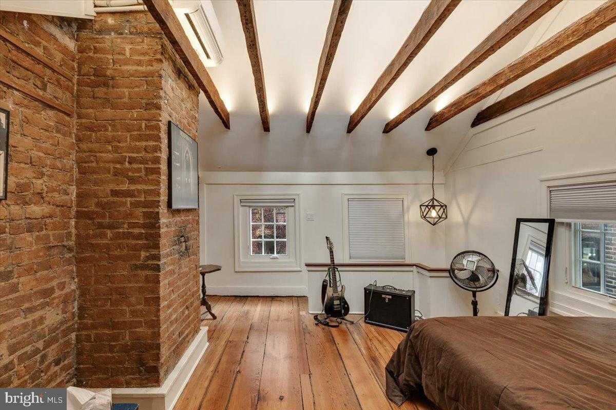 113 N Fairfax St photo 75