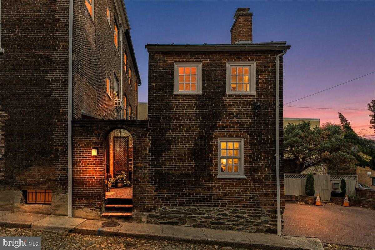 113 N Fairfax St photo 80