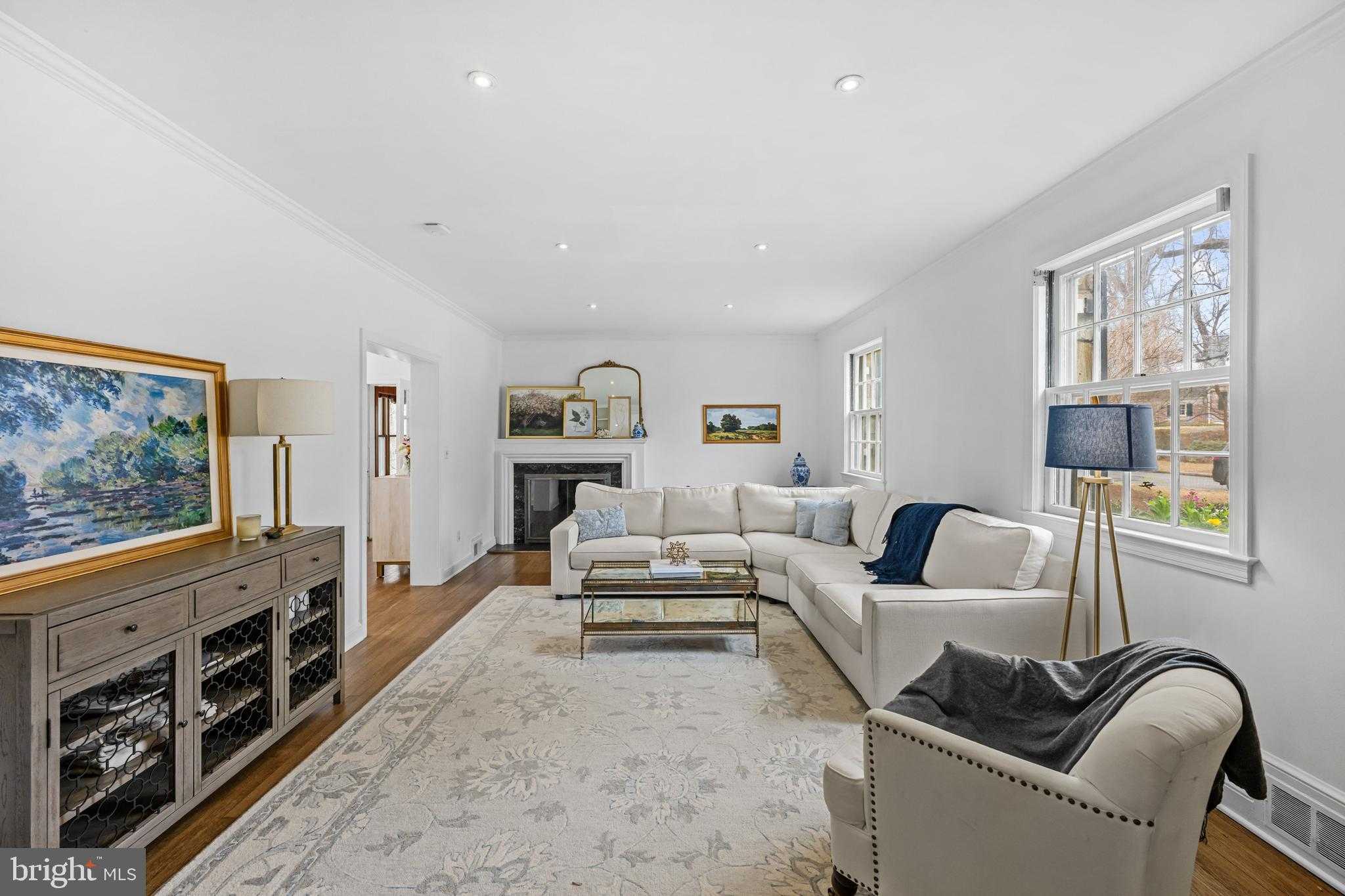 9633 W Bexhill Dr photo 4