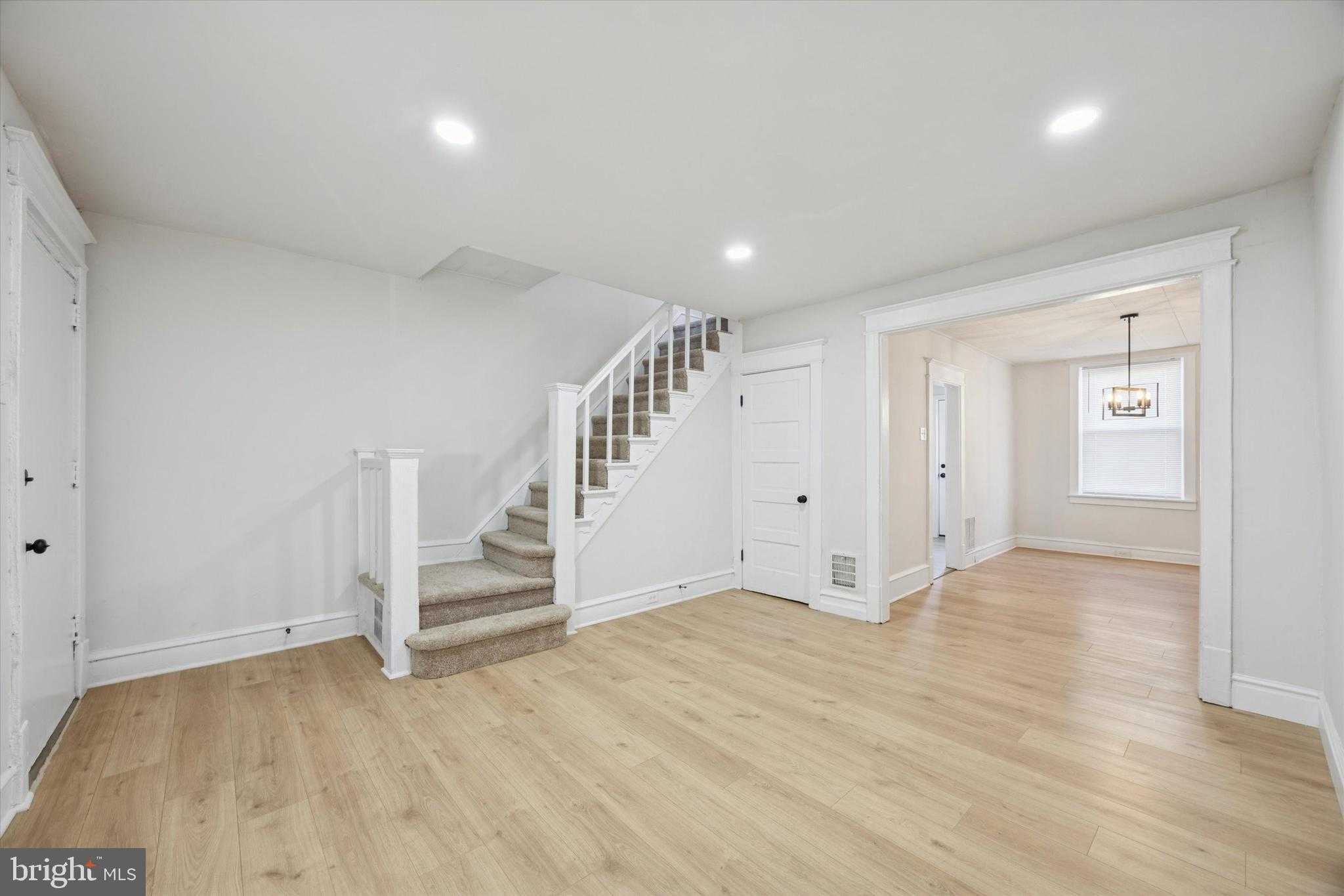 2537 S Millick St photo 4