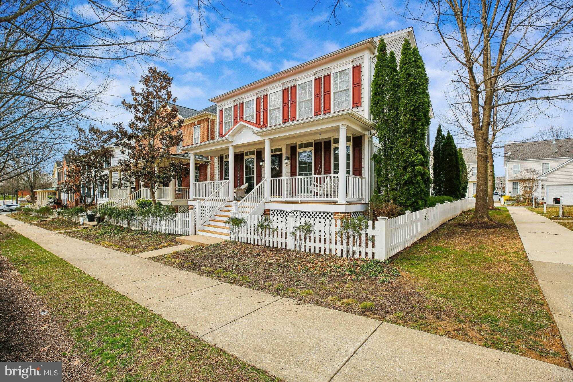 1379 Main St photo 2