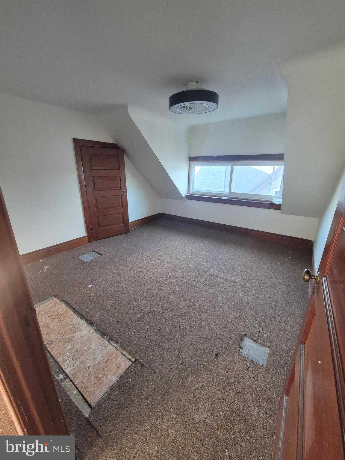 220 E Main St photo 43