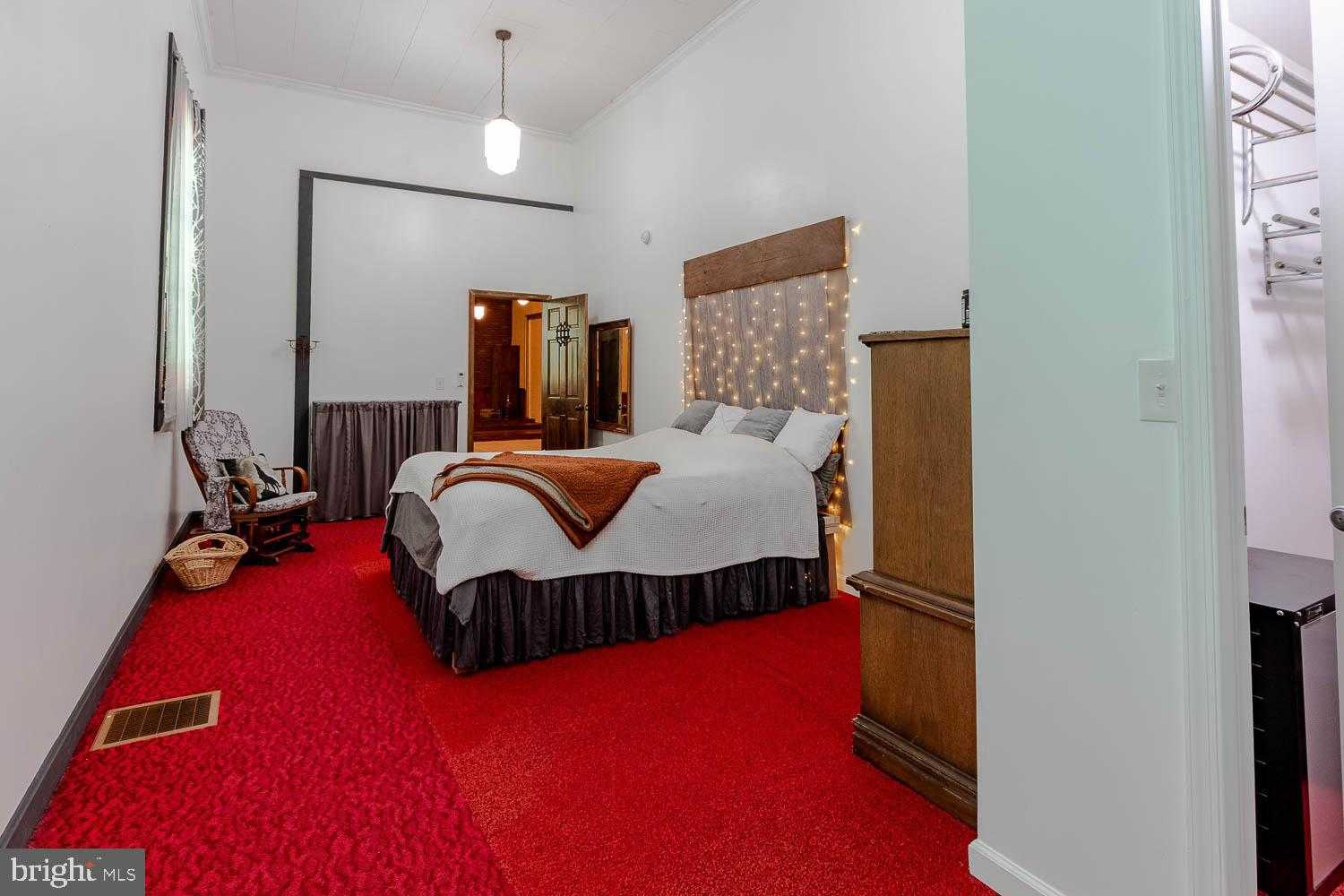 1070 Valley View Rd photo 16