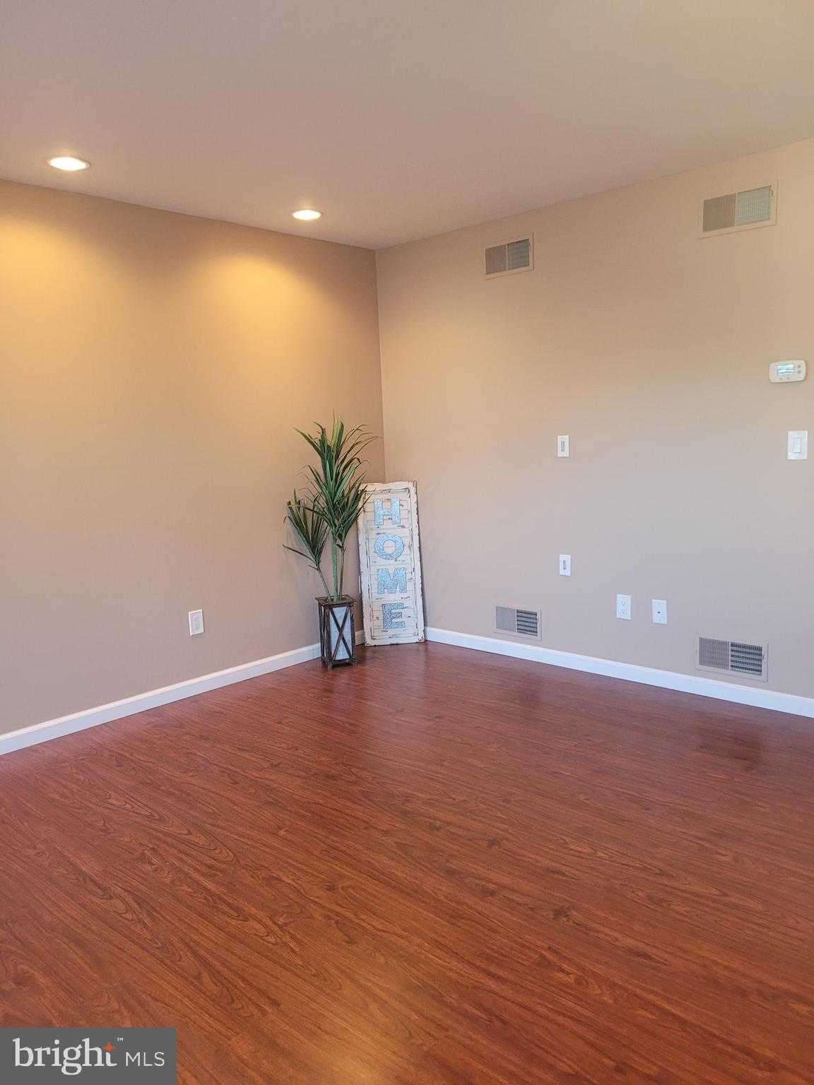 128 Easterly Dr photo 3