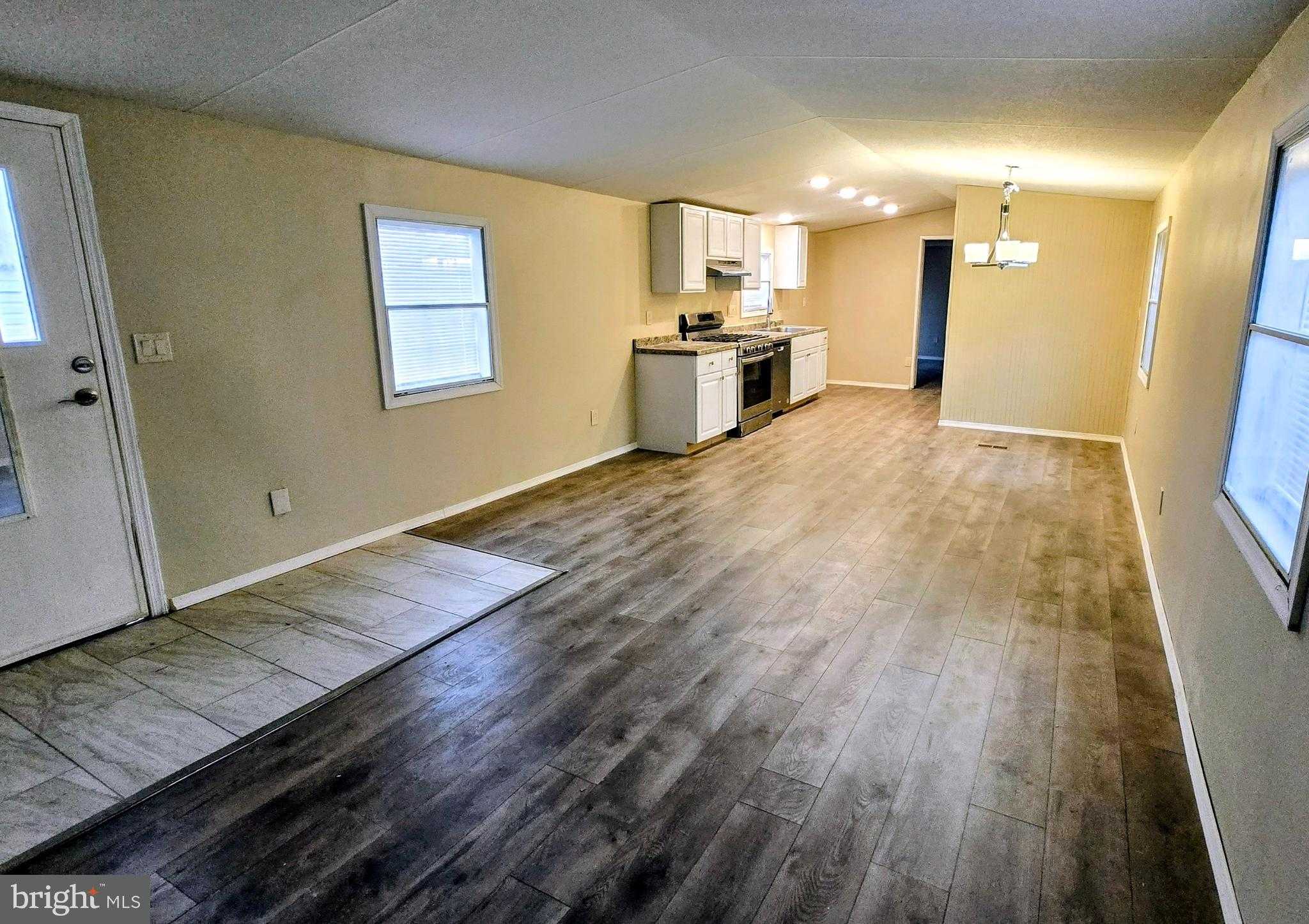 1892 Emily Dr photo 12