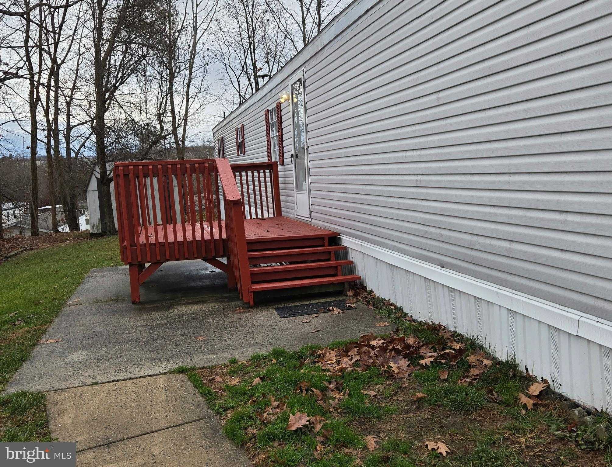 1892 Emily Dr photo 2