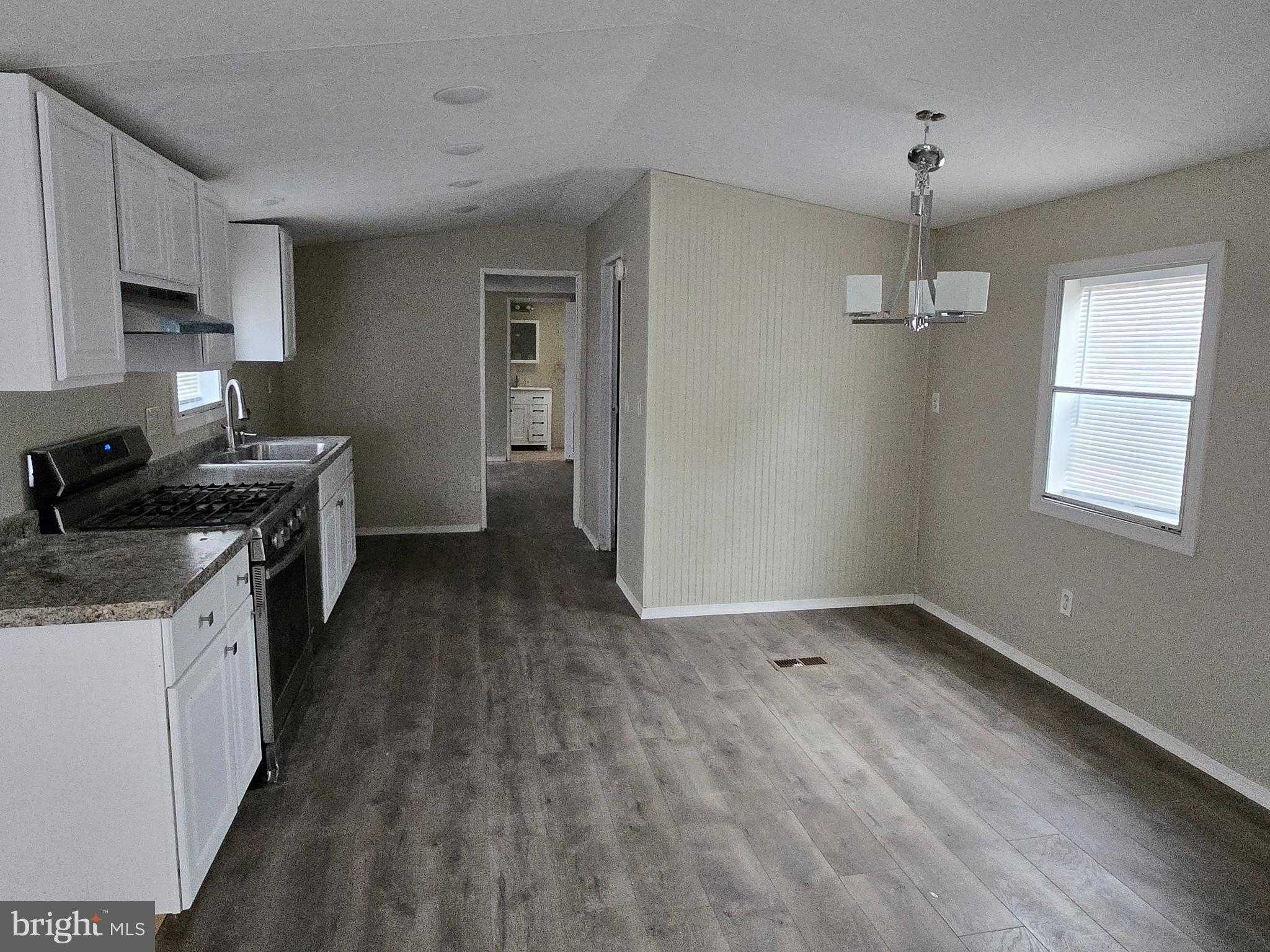 1892 Emily Dr photo 4