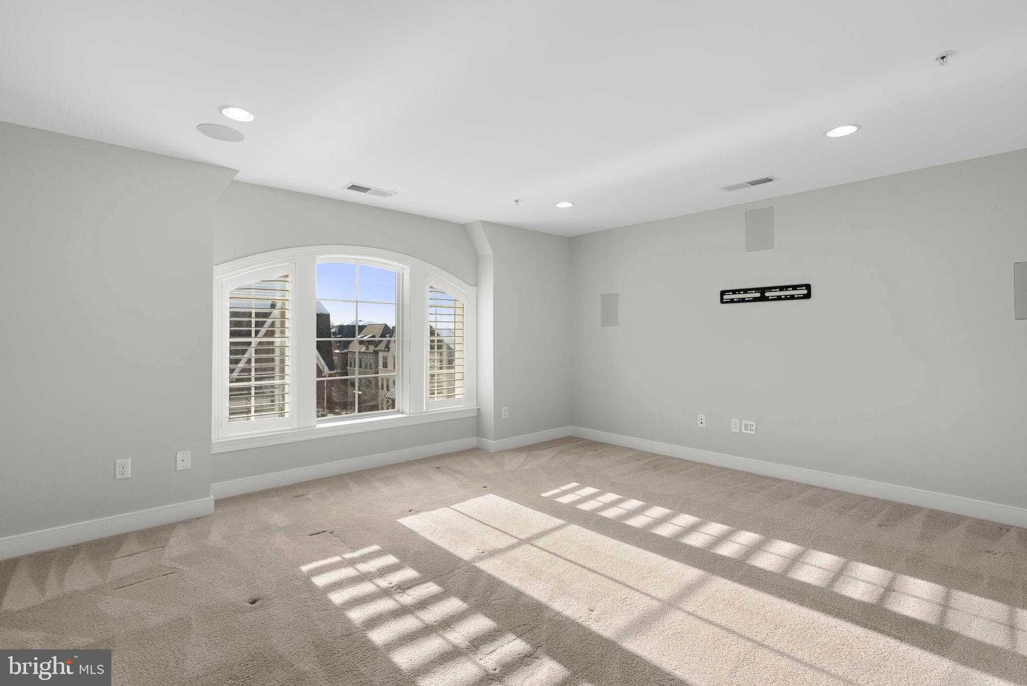 606 Crown Park Ave photo 36