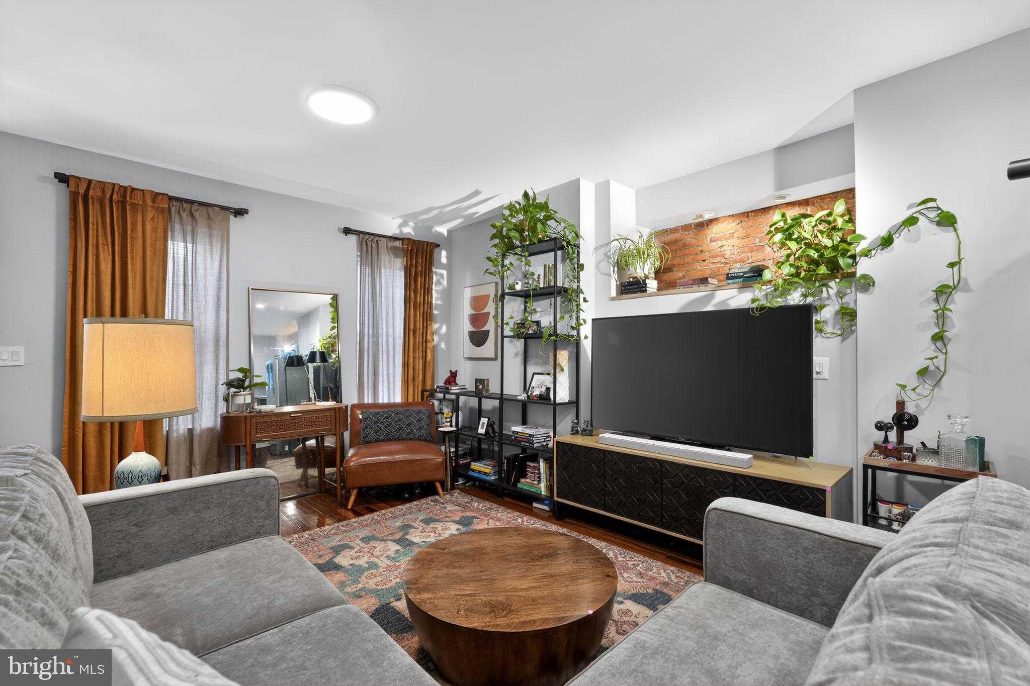 1616 Webster St photo 4