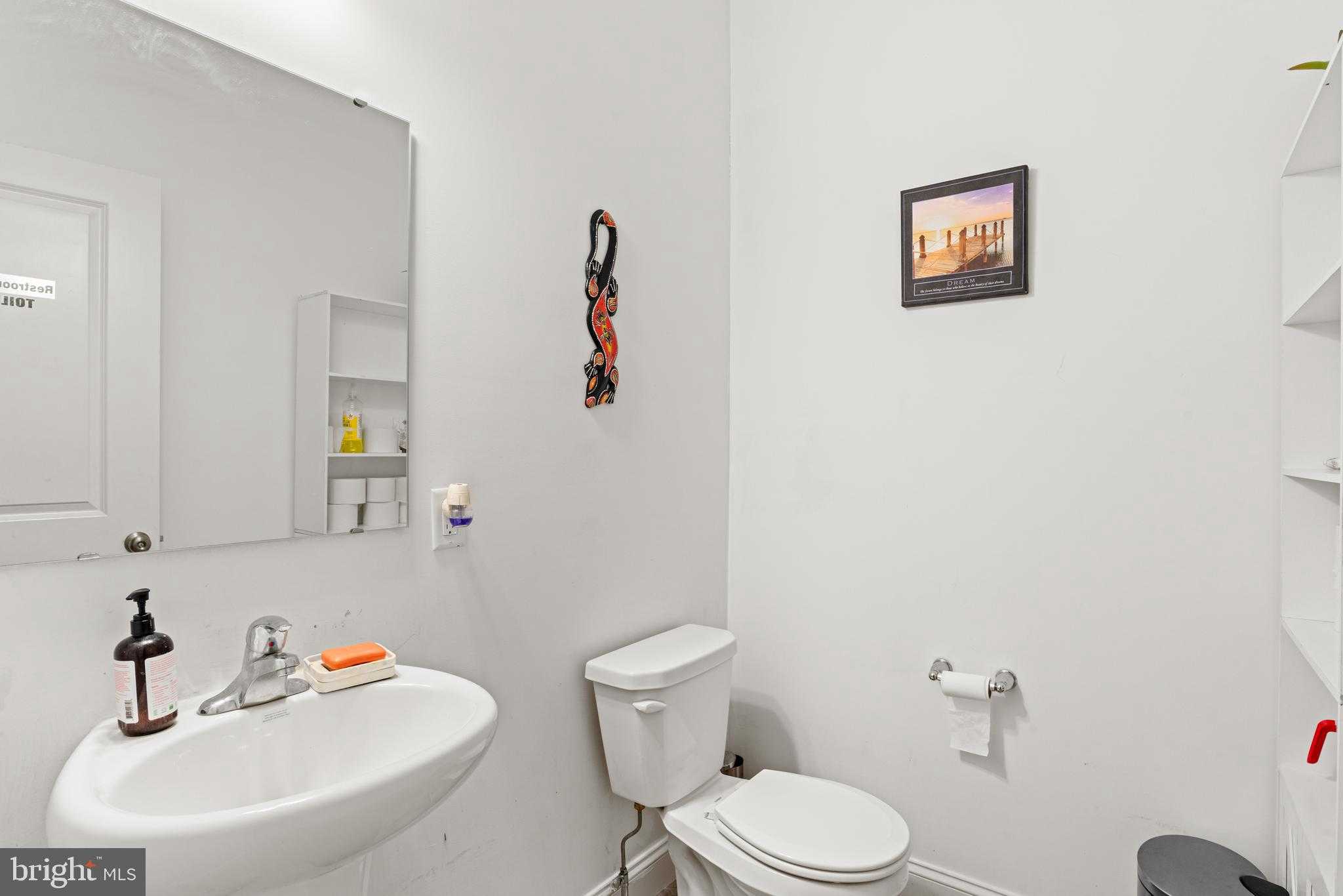 911 Ashfield Dr photo 15