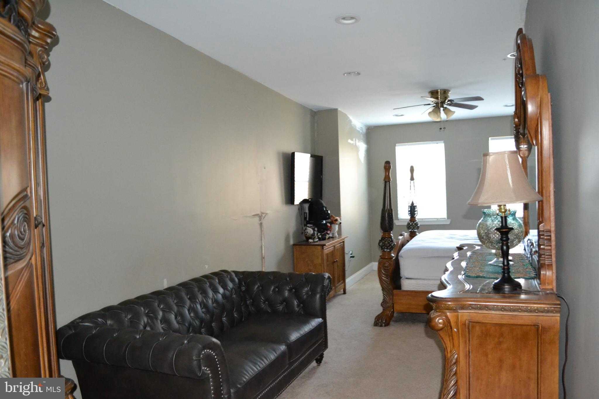 1410 N Bond St photo 16