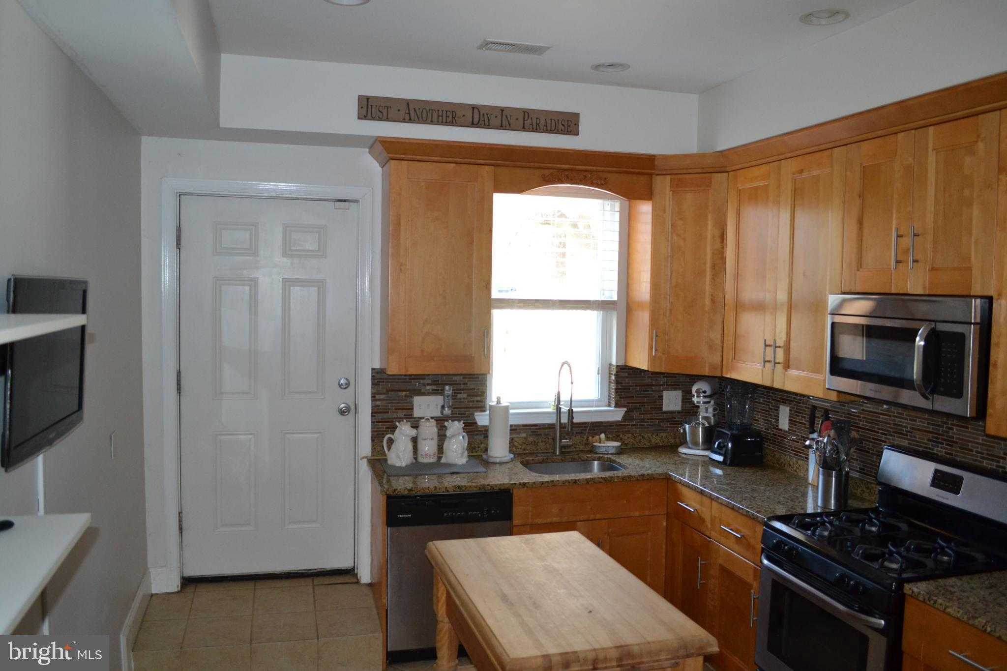 1410 N Bond St photo 8