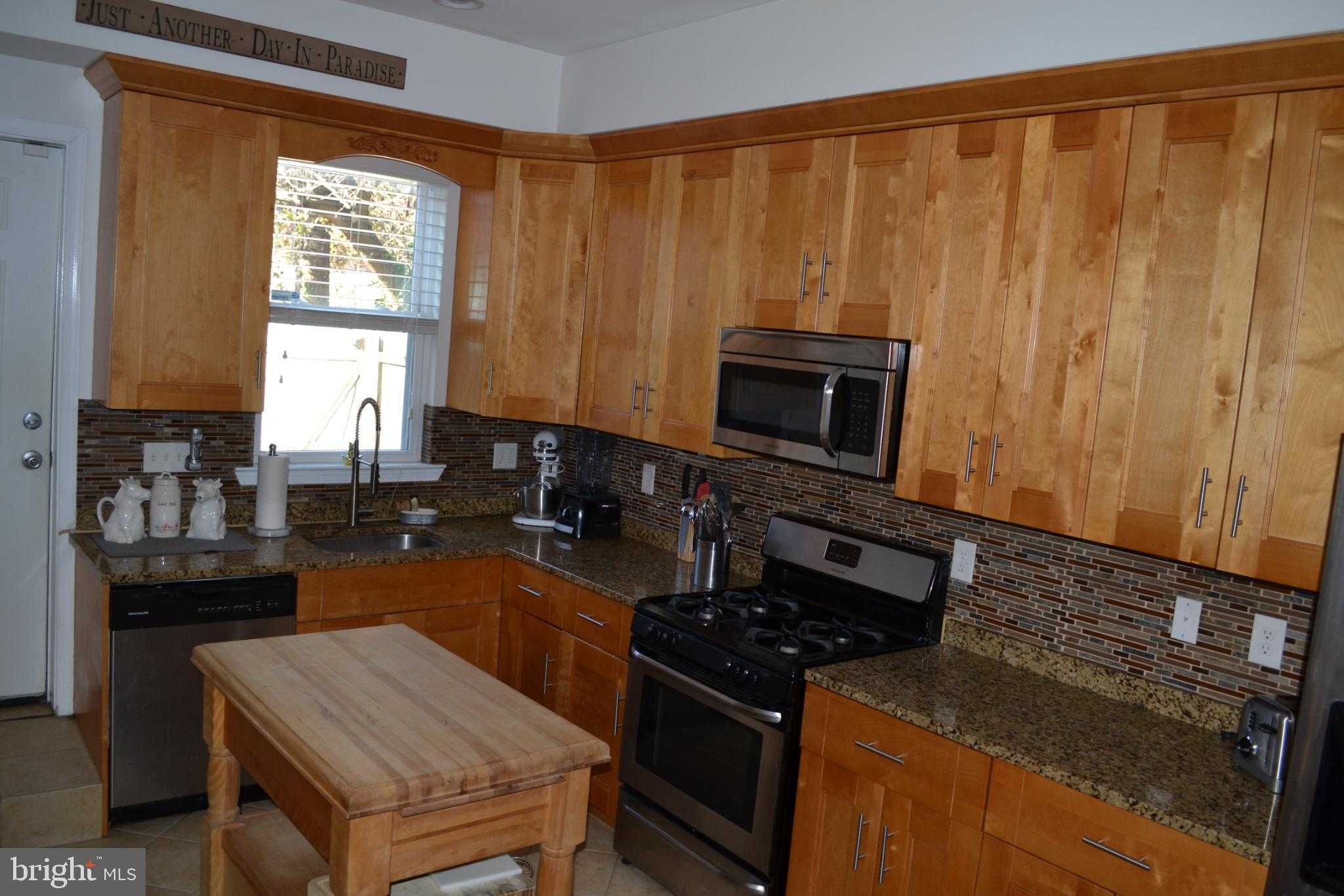 1410 N Bond St photo 9