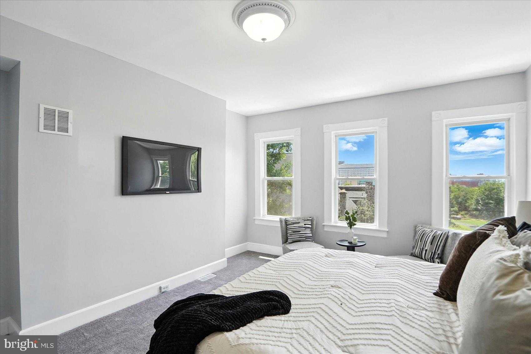 1628 E Biddle St photo 26