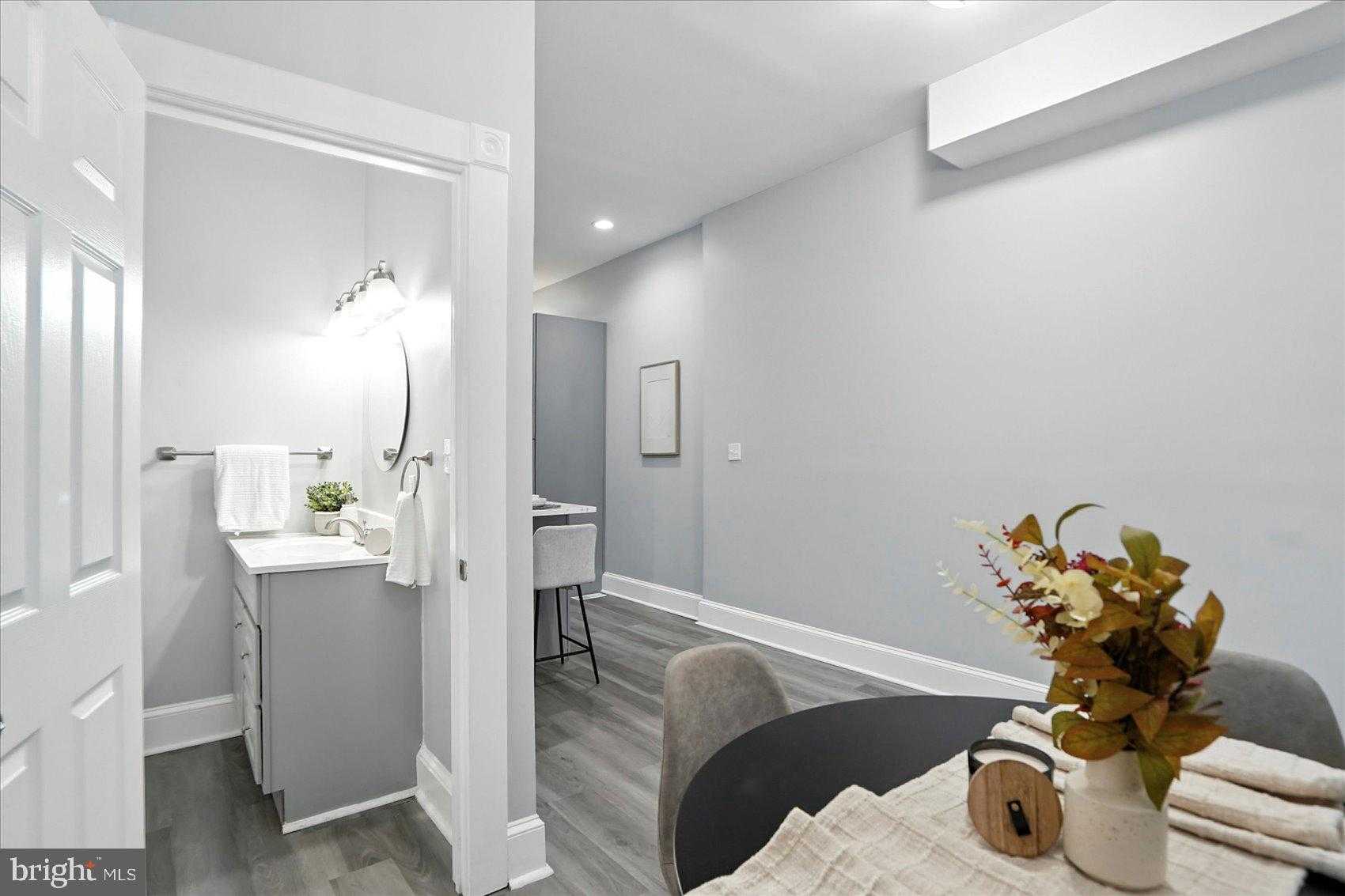 1628 E Biddle St photo 7