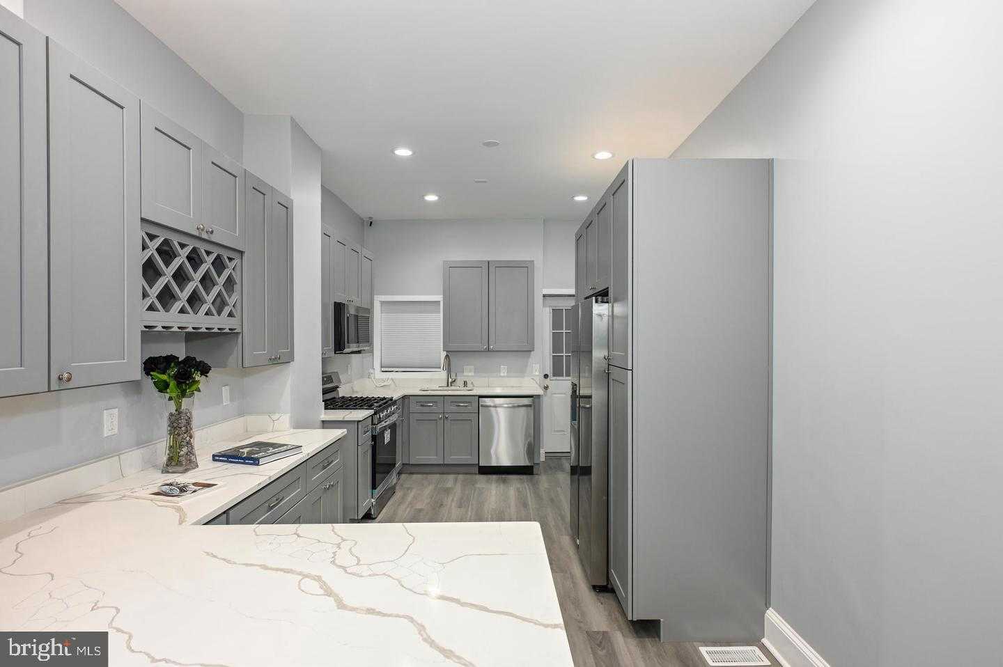 1628 E Biddle St photo 8