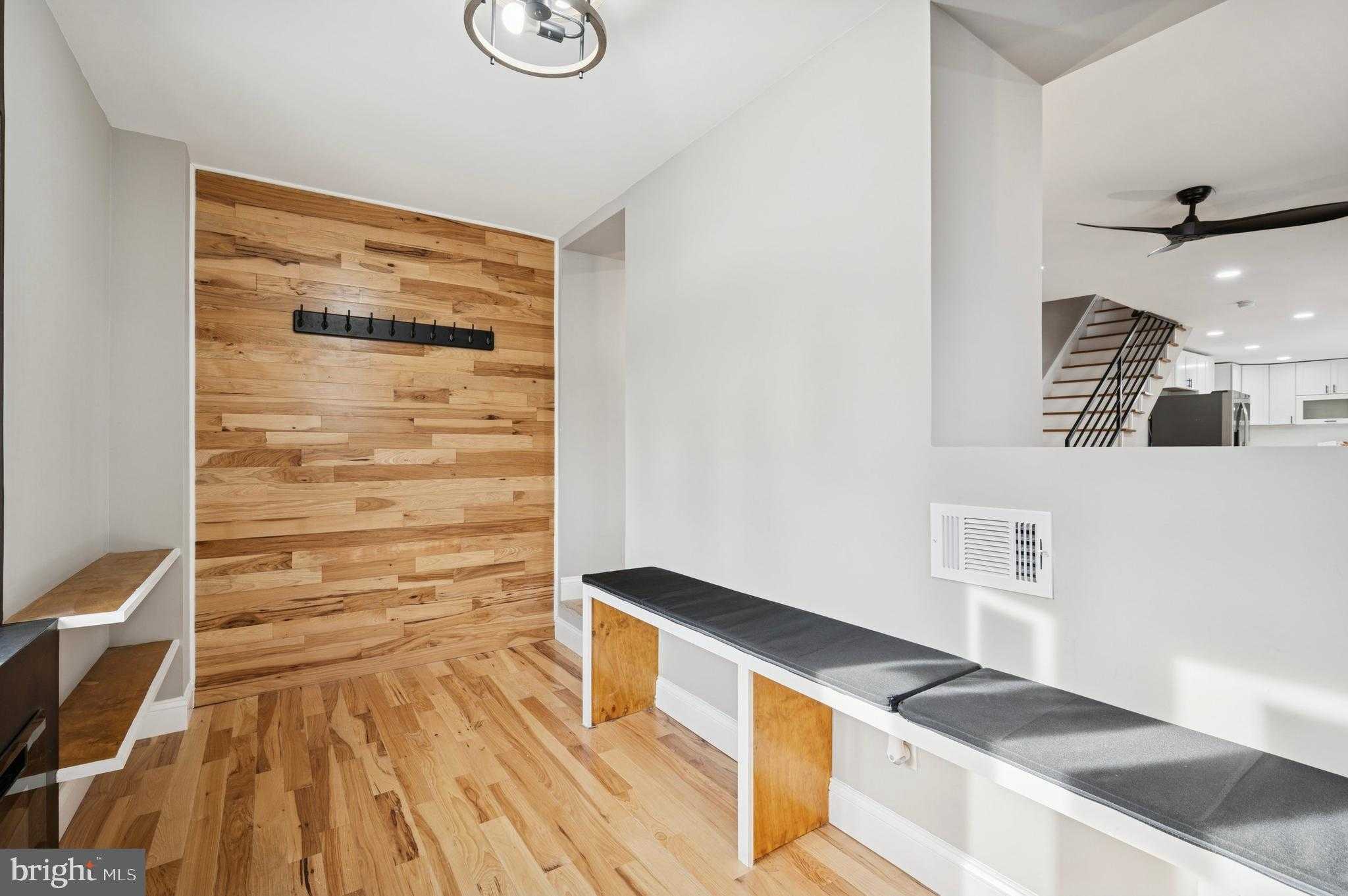 503 E Walnut Ln photo 3