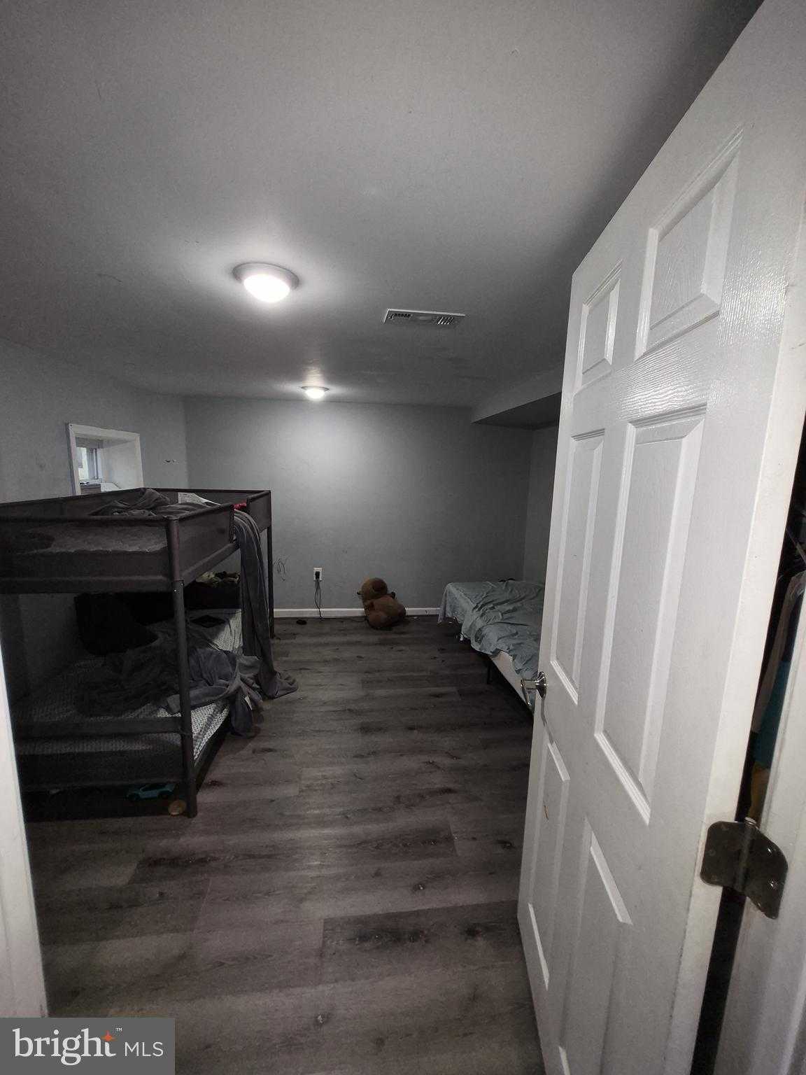 7428 Poplar Ave photo 5