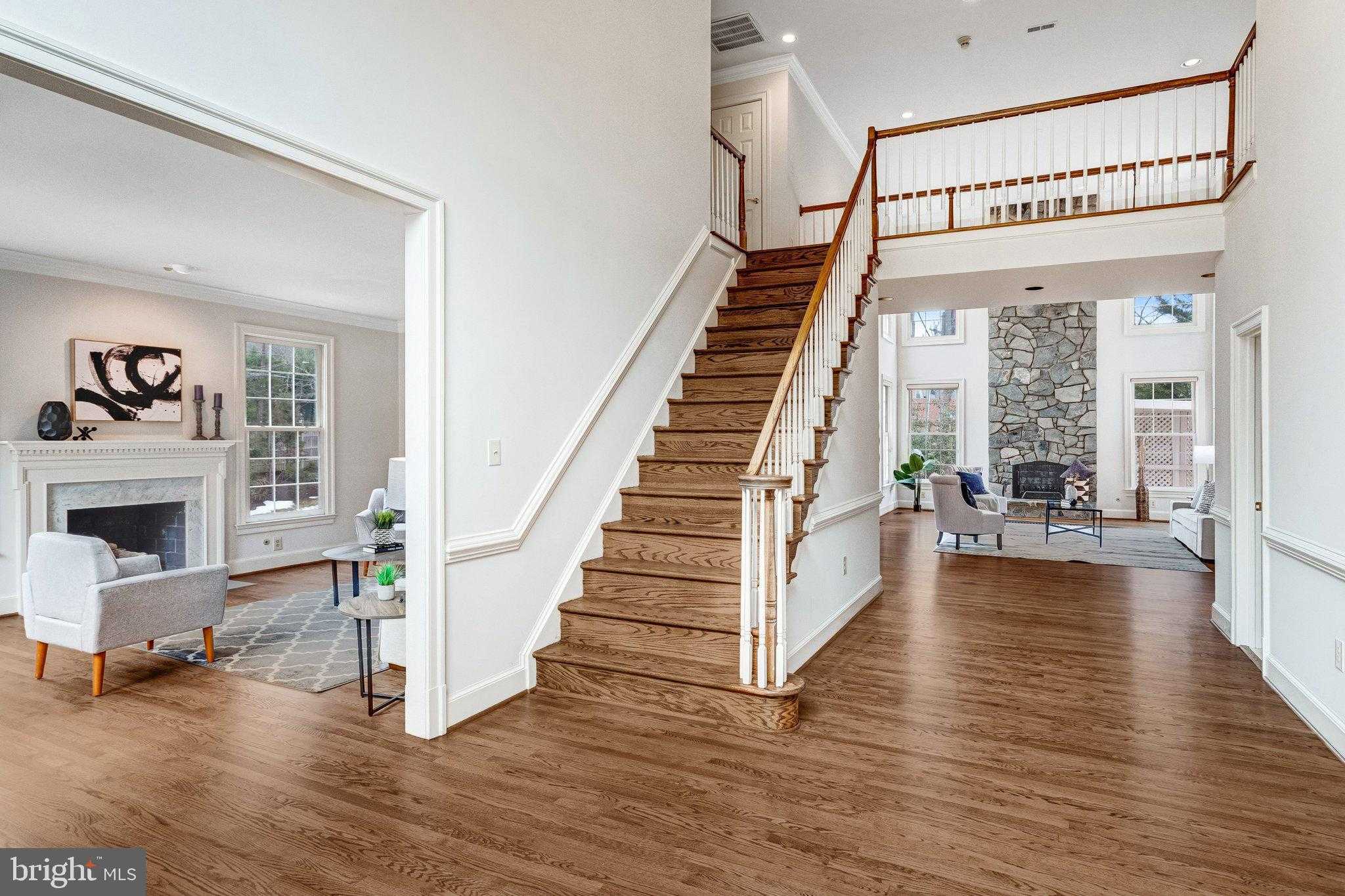 1008 Jarvis CT photo 4