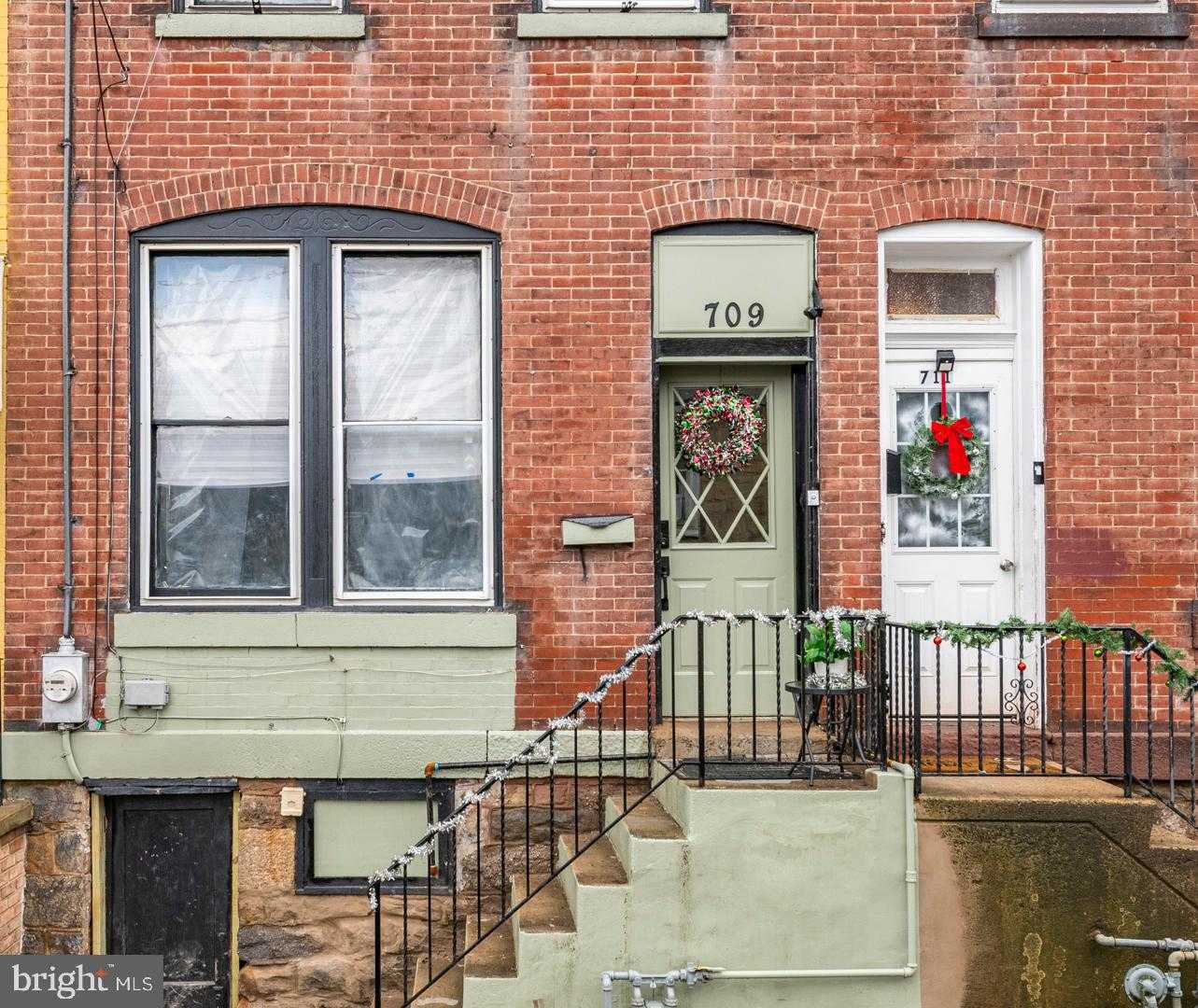 709 W Norwegian St photo 2