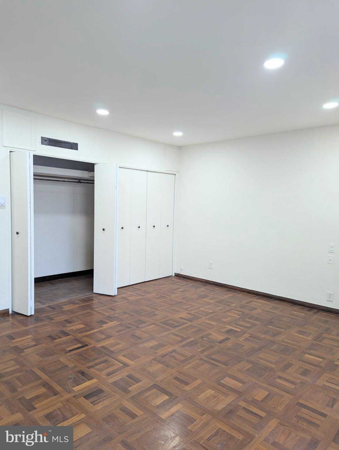 1545 W Passyunk Ave photo 3