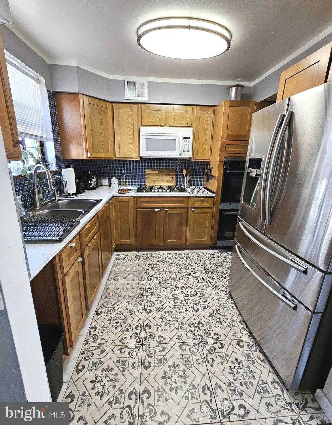 1915 Morse St photo 7