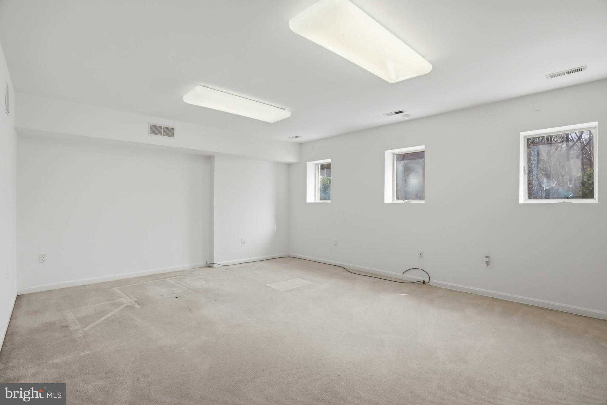 6614 Corina CT photo 51