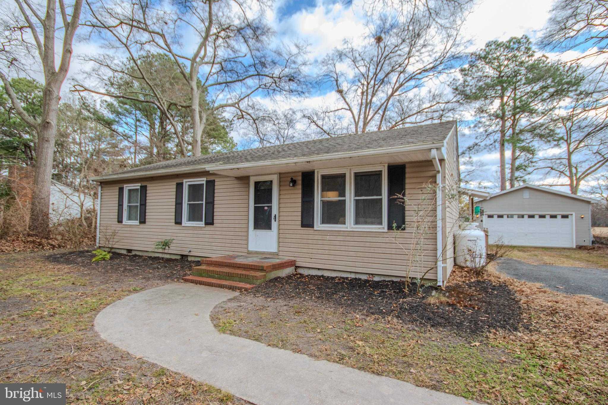 1515 Magnolia Dr photo 2