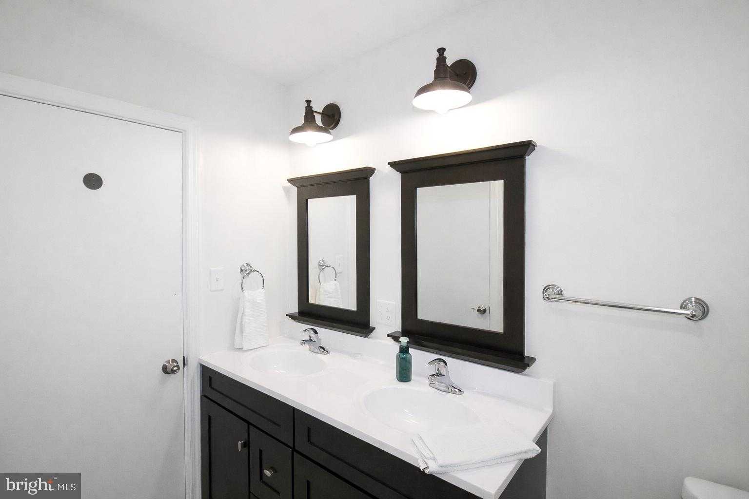 416 N Duke St photo 12