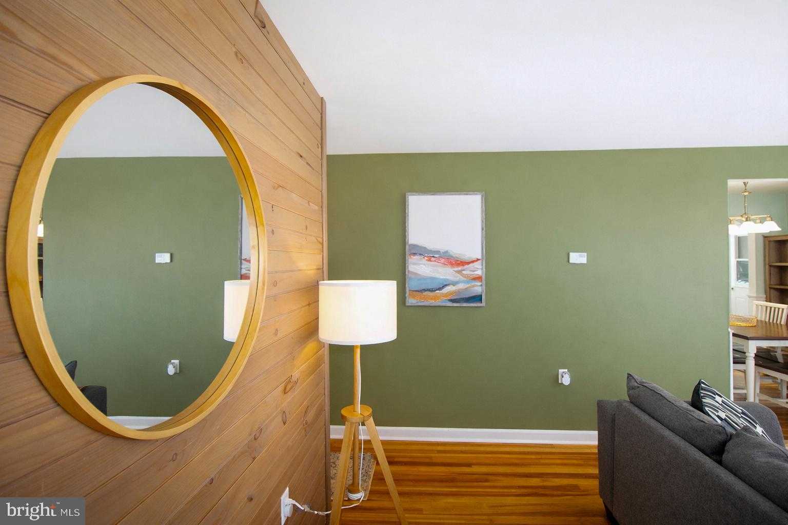 416 N Duke St photo 2